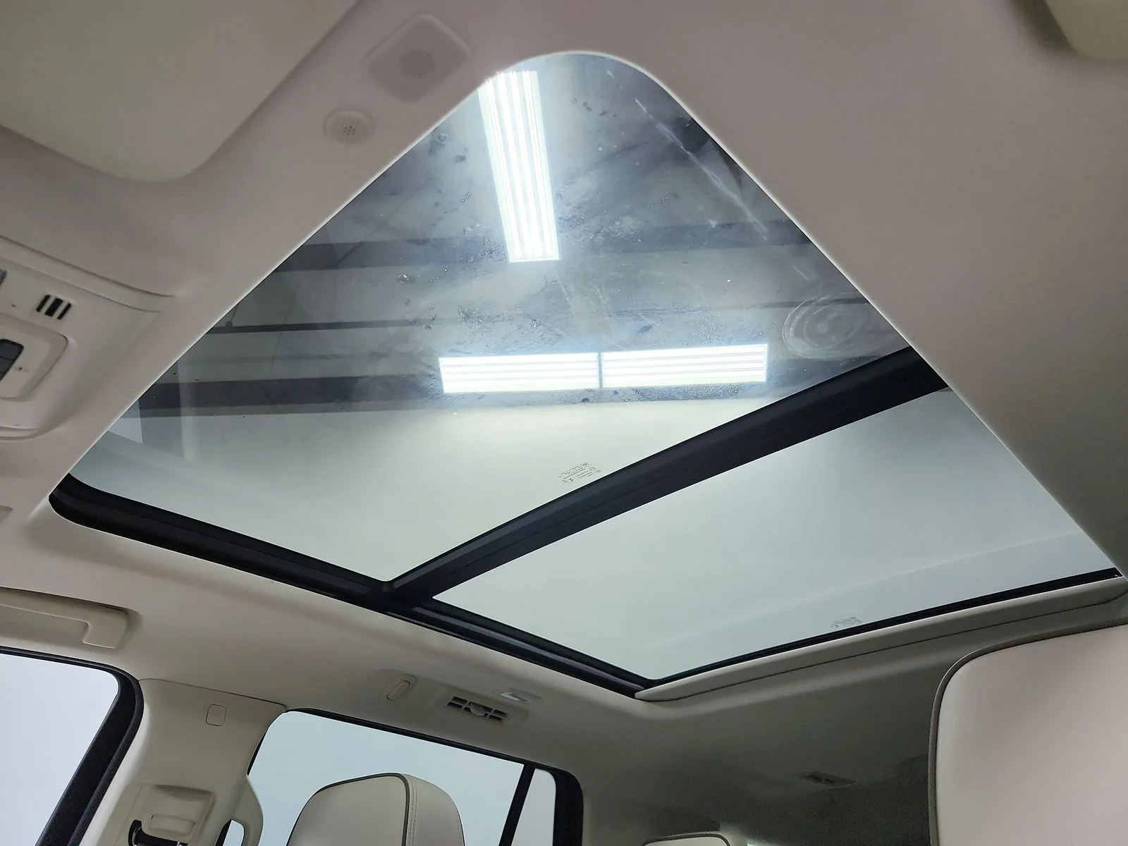Used 2023 White Frost Tricoat GMC Denali image 13