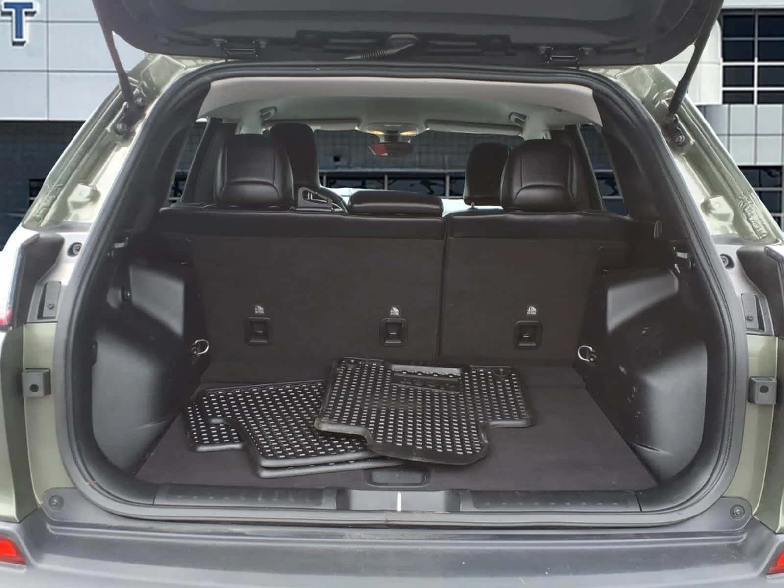 Used 2021 Olive Green Pearlcoat Jeep Trailhawk image 6