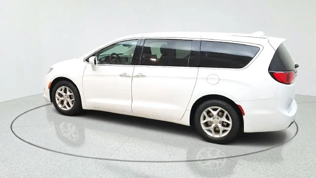 Used 2018 White Chrysler Touring Plus image 7