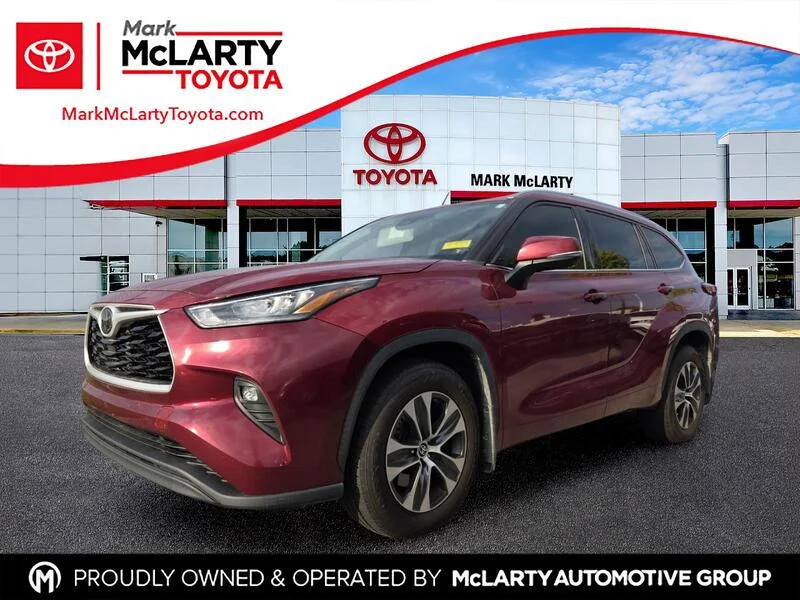 Used 2020 Pearl TOYOTA XLE image 1