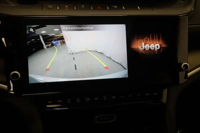 New 2026 Silver Zynith Exterior Paint Jeep Laredo image 23