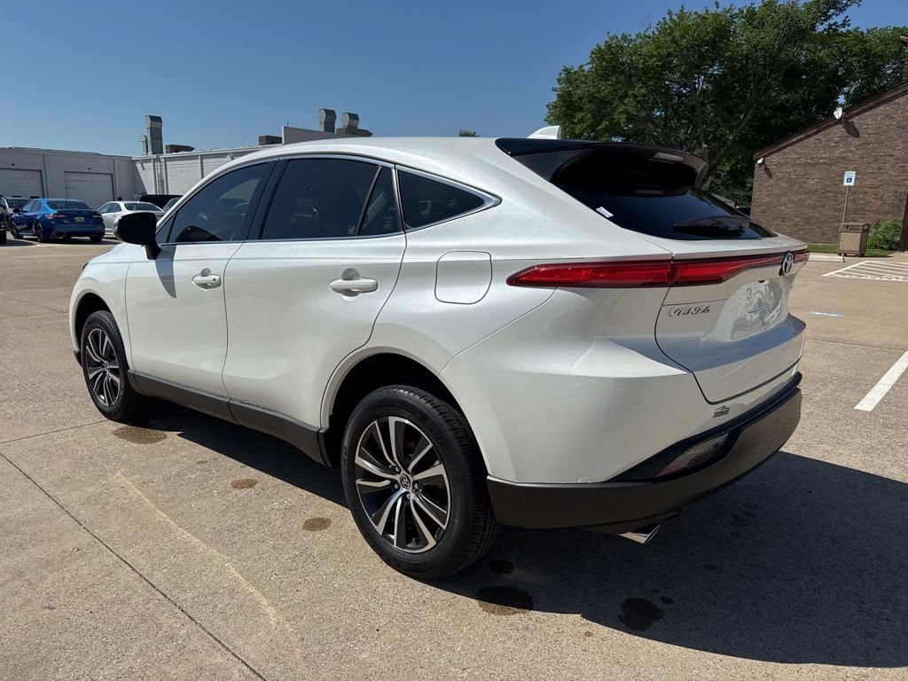 2022 Toyota Venza LE - Photo 4