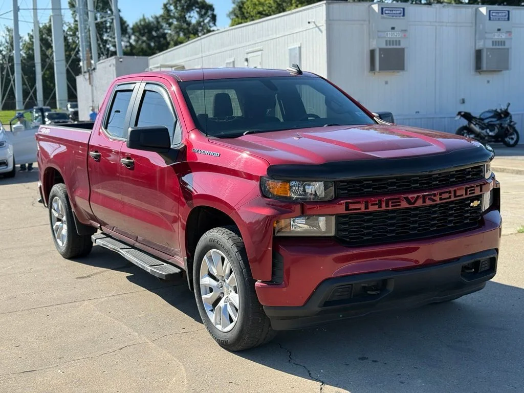 Used 2019 Red Chevrolet Custom image 4