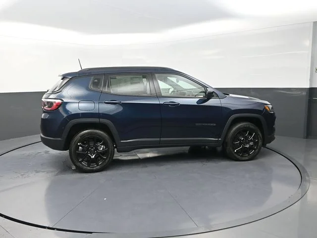 New 2026 Fathom Blue Pearl Coat Jeep Latitude image 10