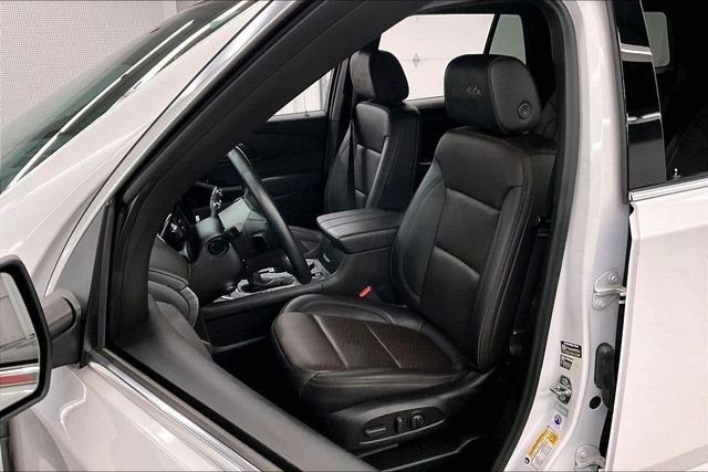 Used 2023 Iridescent Pearl Tricoat Chevrolet High Country image 24