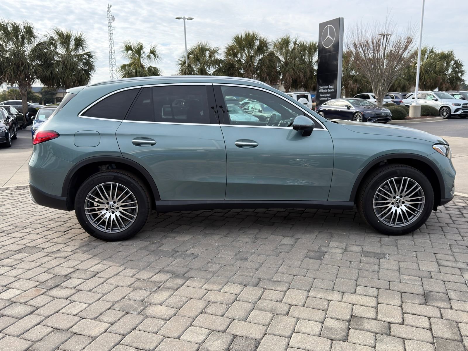 New 2026 Verde Silver Metallic Mercedes-Benz GLC 300 image 33