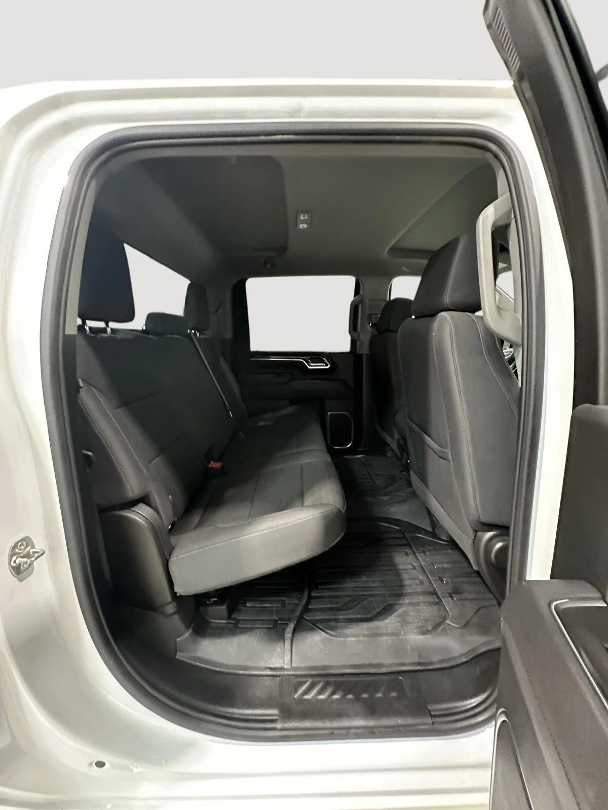 Used 2025 Summit White GMC SLE image 24