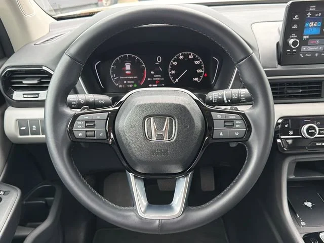 Used 2025 White Honda EX-L image 24
