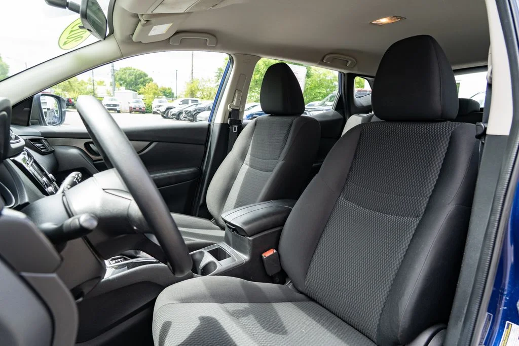 Used 2019 Blue Nissan S image 19
