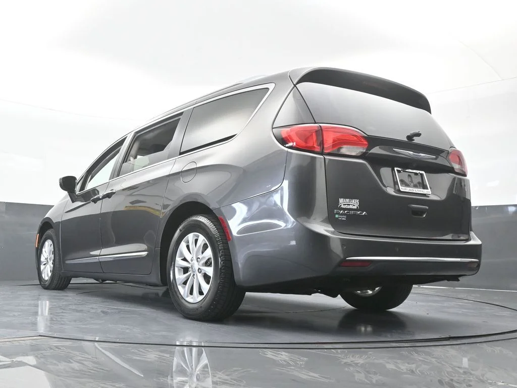Used 2019 Granite Crystal Metallic Clearcoat Chrysler Touring L image 62