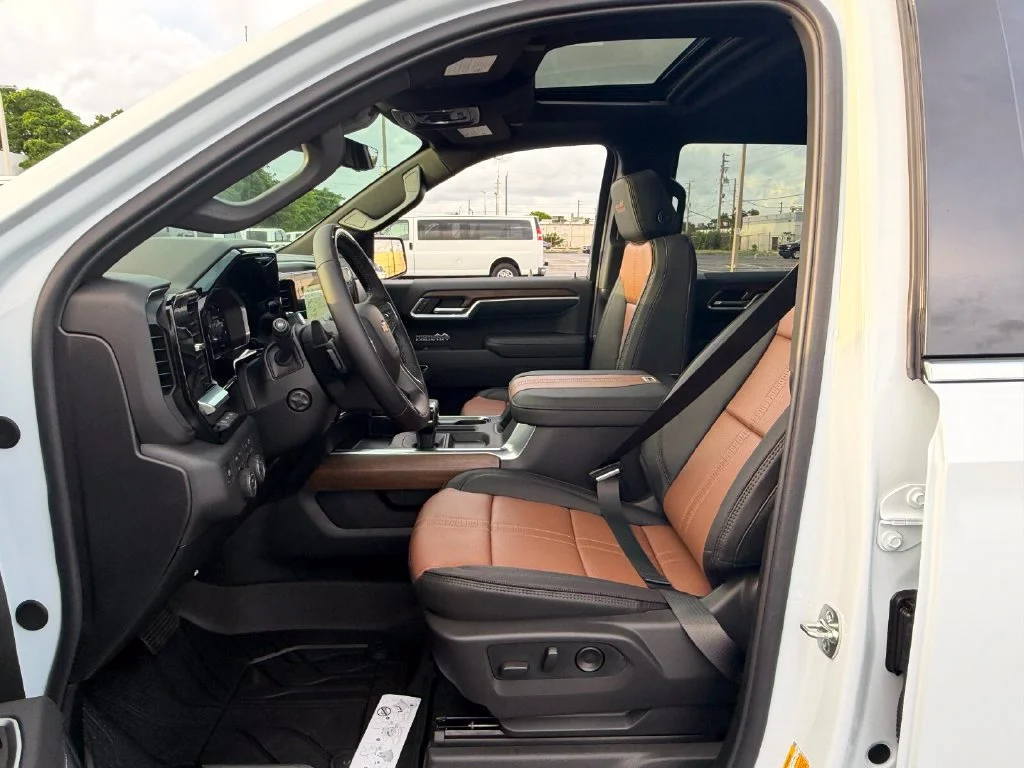 New 2026 Polar White Tricoat Chevrolet High Country image 9