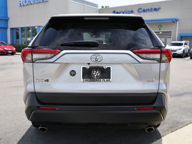 Used 2025 Silver Sky Metallic Toyota XLE image 10
