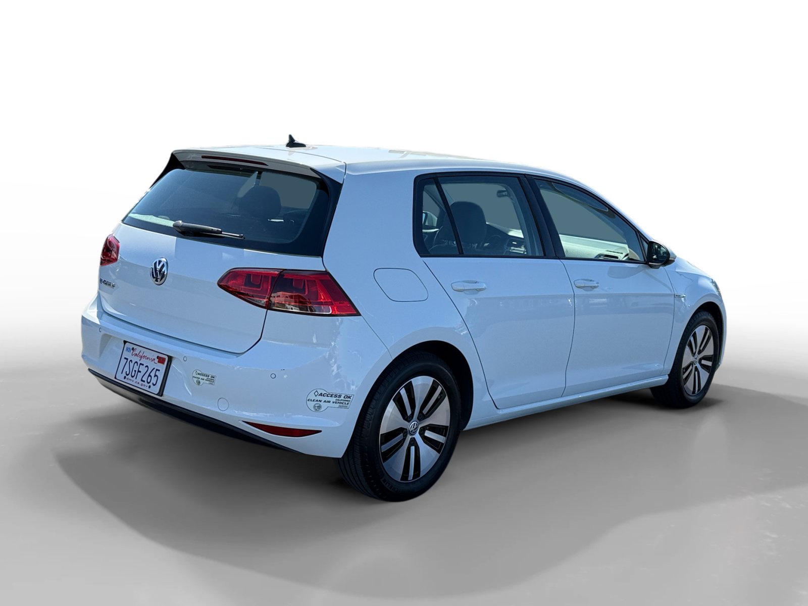 Used 2016 Pure White Volkswagen SEL Premium image 5