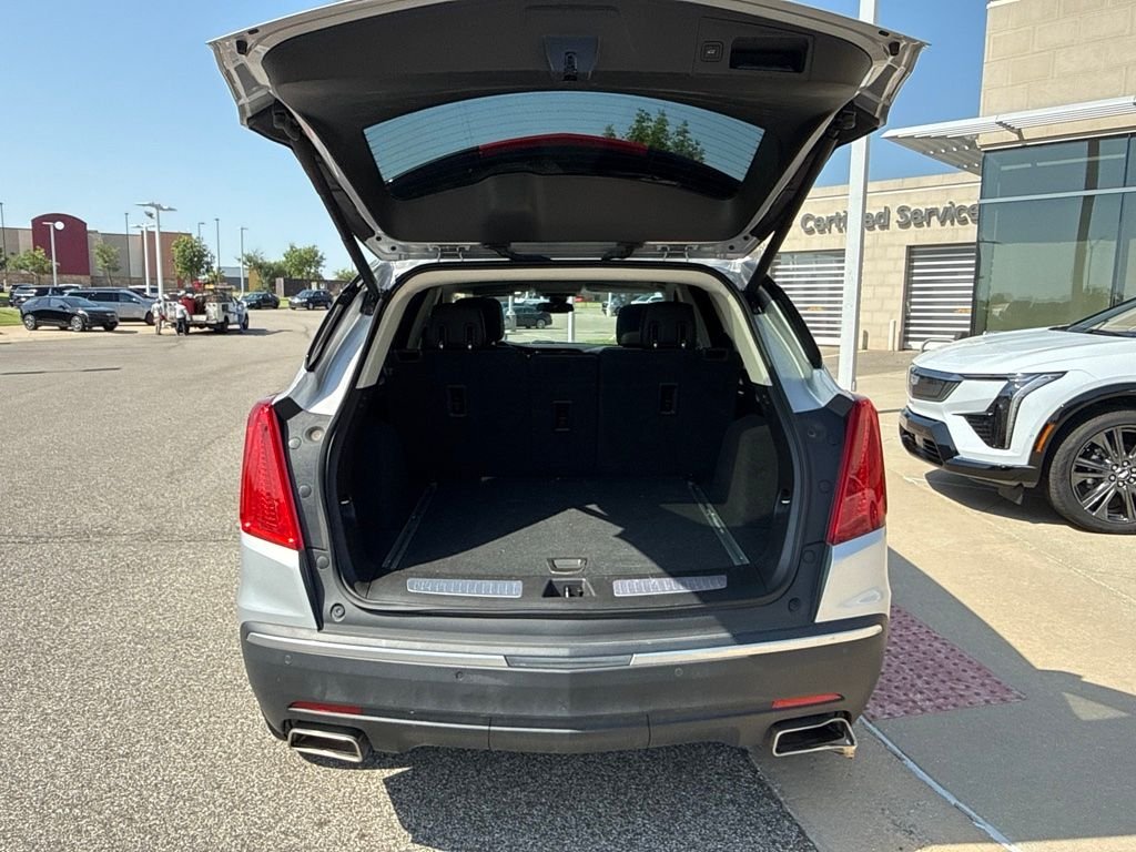Used 2018 Silver Cadillac Luxury image 6