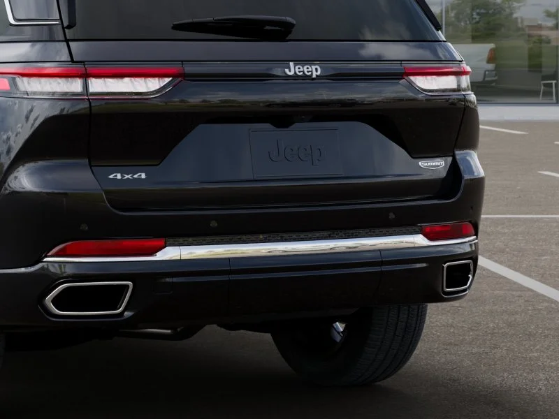 New 2025 Diamond Black Crystal Pearl-Coat Exterior Paint Jeep Summit Reserve image 43