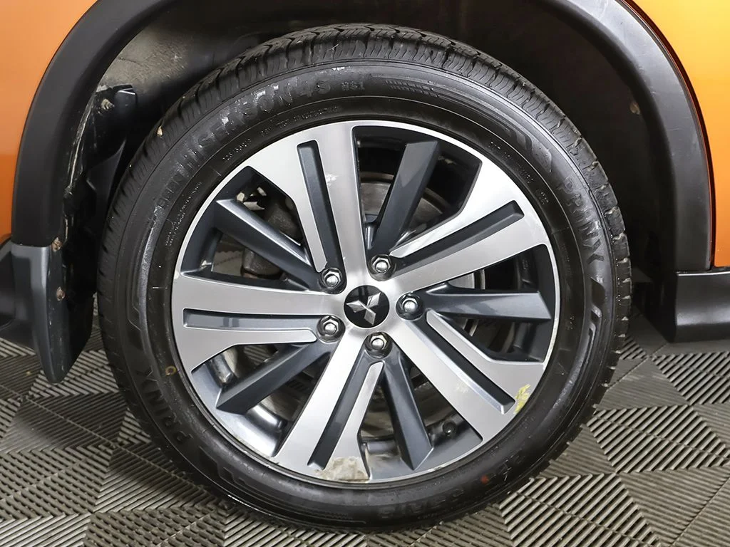 Used 2022  Mitsubishi 2.0 ES image 17