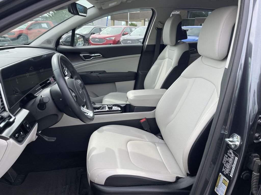 Used 2024 Gravity Gray Kia EX image 8