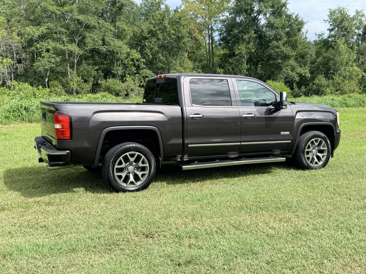 Used 2015 Gray GMC SLT 4x4 4dr Crew Cab 5.8 ft. SB image 5