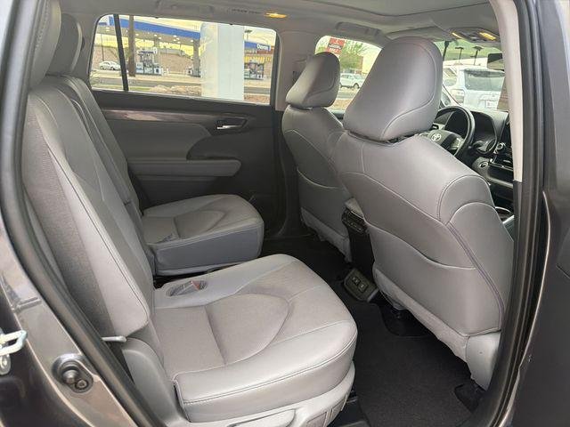 Certified Used 2021 MAGNETIC GRAY MET. Toyota  image 30