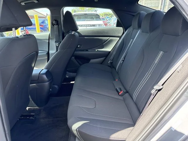 Used 2025  Hyundai SEL Sport image 14