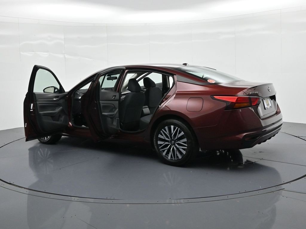 Used 2025 Garnet Pearl Nissan SV FWD image 23