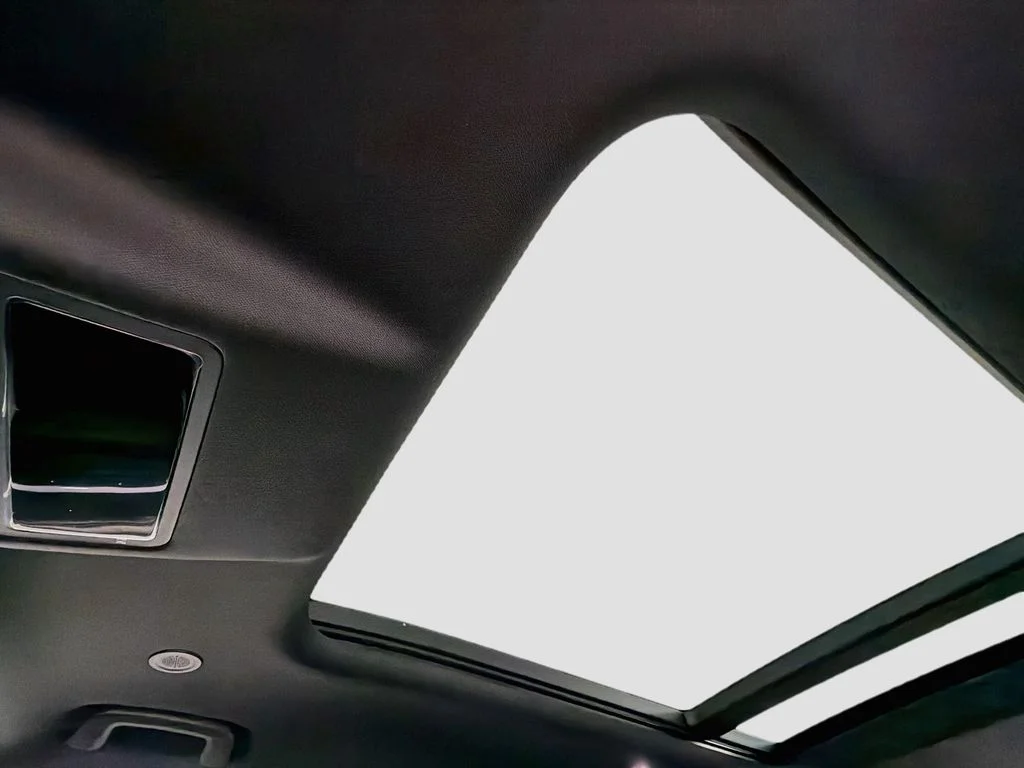 New 2026 Fuji White Land Rover X-Dynamic SE image 23