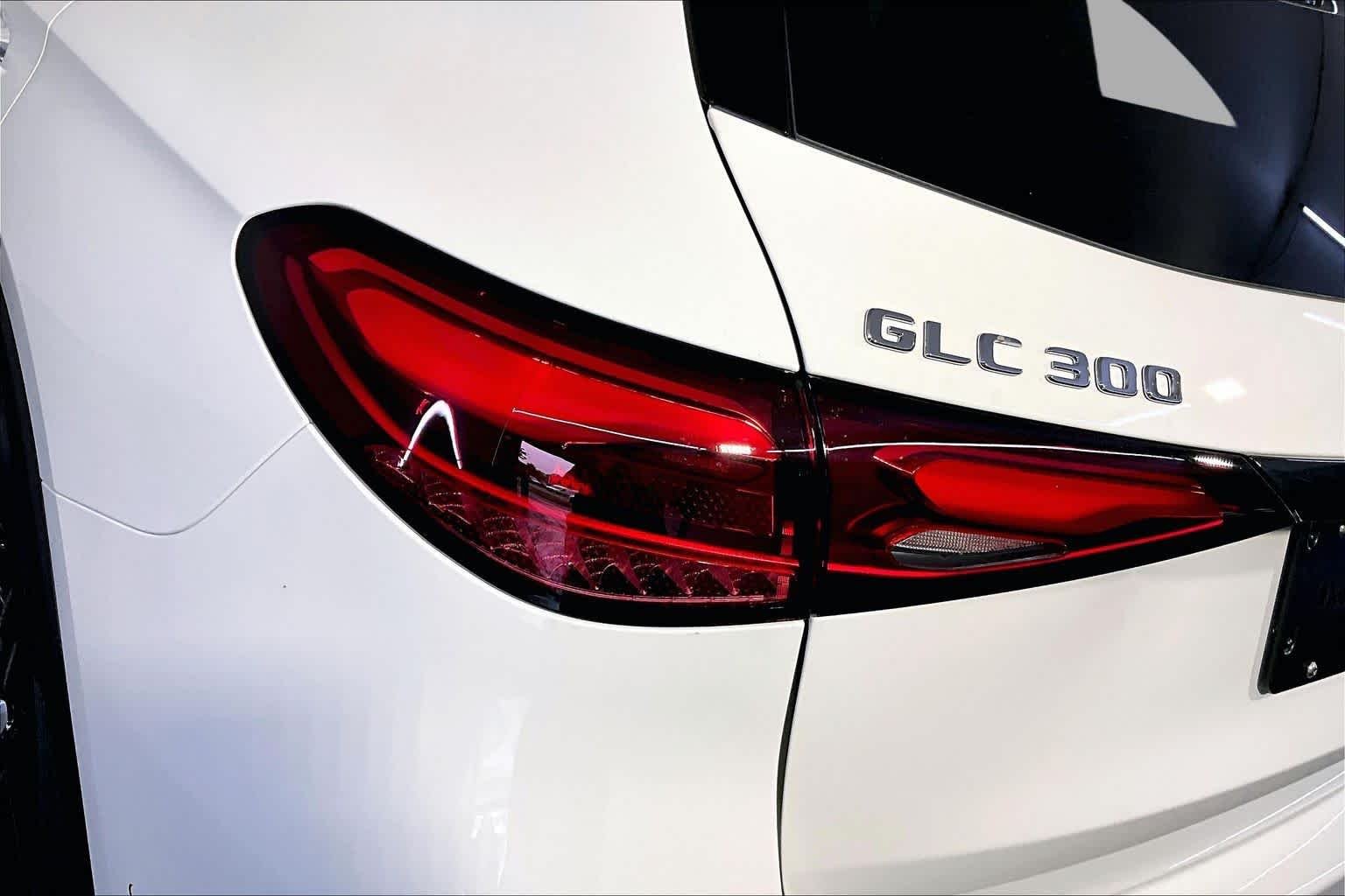 New 2026 Polar White Mercedes-Benz GLC 300 image 5