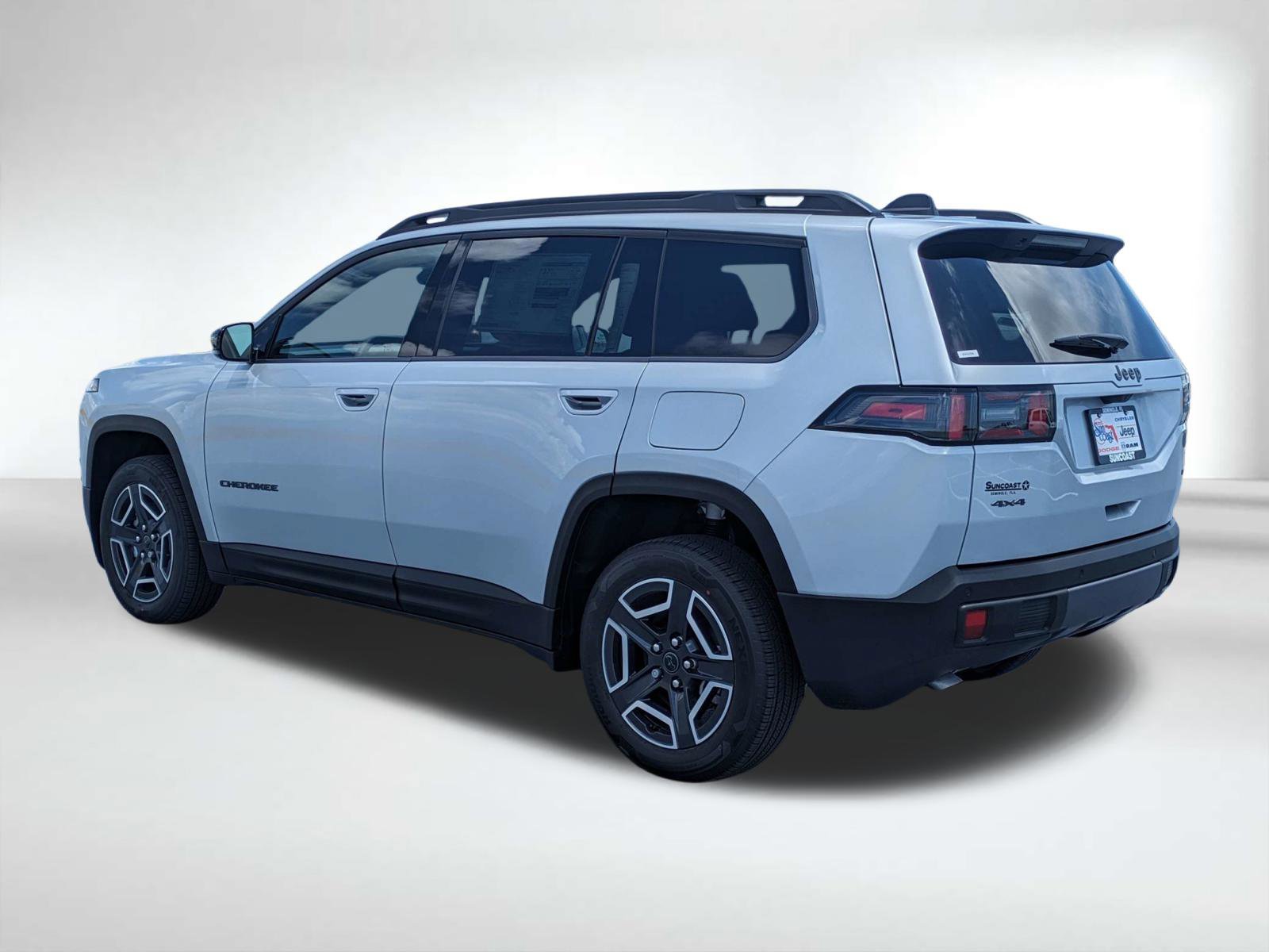 New 2026 Silver Zynith Clear-Coat Exterior Paint Jeep Limited image 6