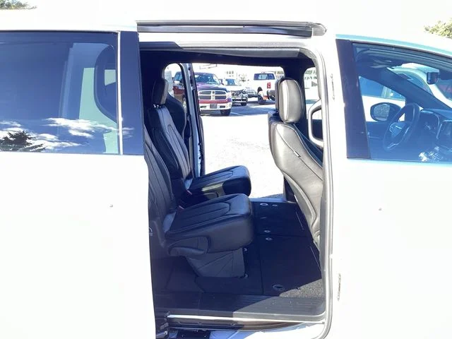 New 2026 Bright White Clearcoat Chrysler SELECT image 18
