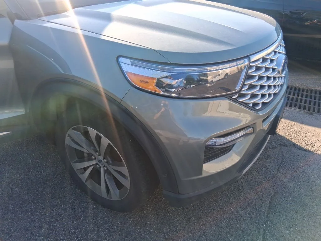 Used 2020 Green Ford Platinum image 18