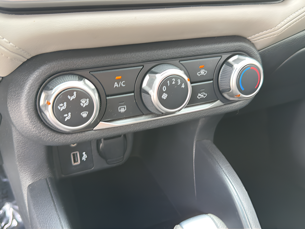 Used 2020 Gray Nissan 1.6 SV image 22