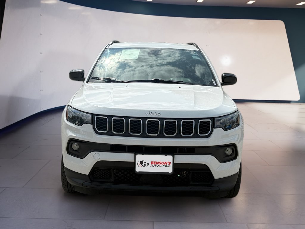 Used 2024 White Jeep Latitude image 8