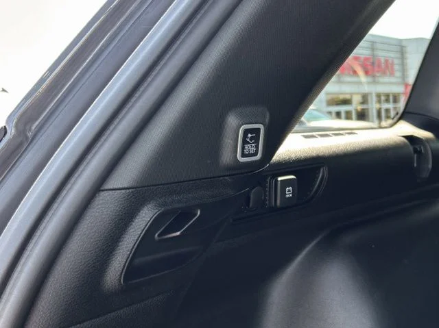 Used 2022 Gray Jeep Altitude image 11