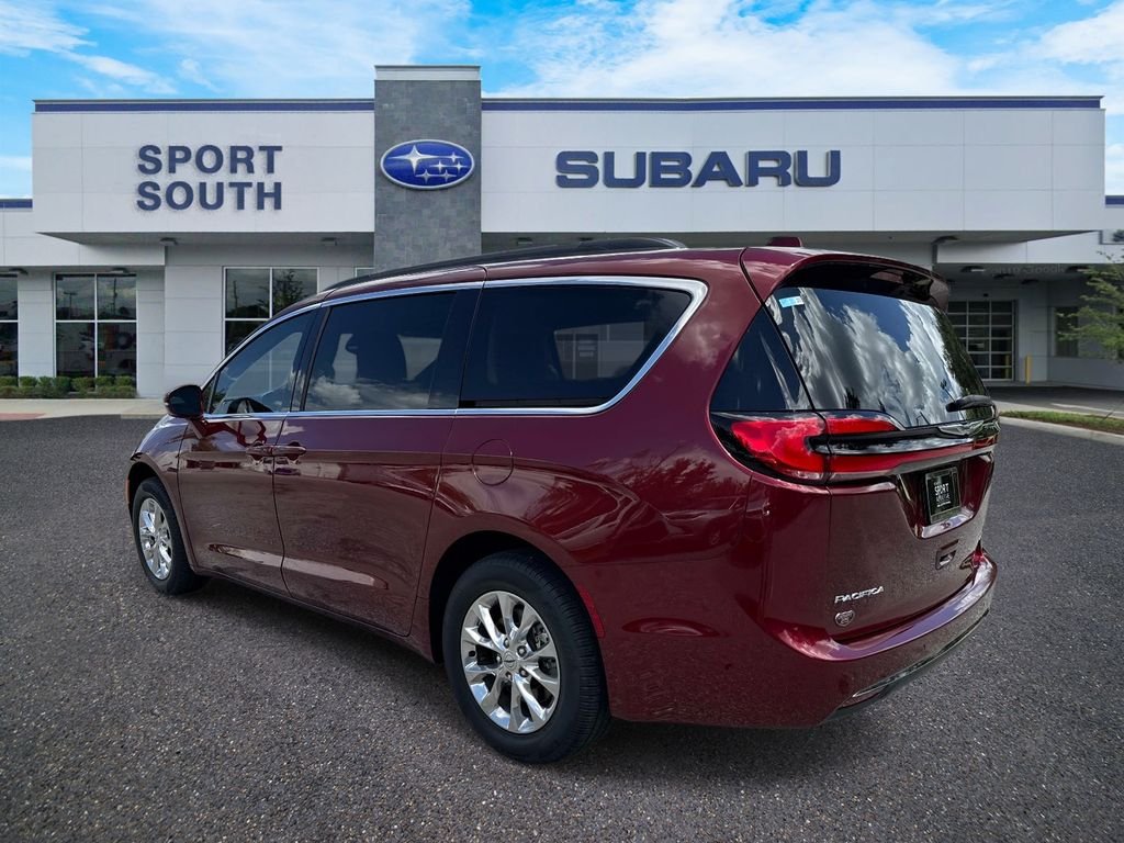 Used 2022 Red Chrysler Touring L image 5