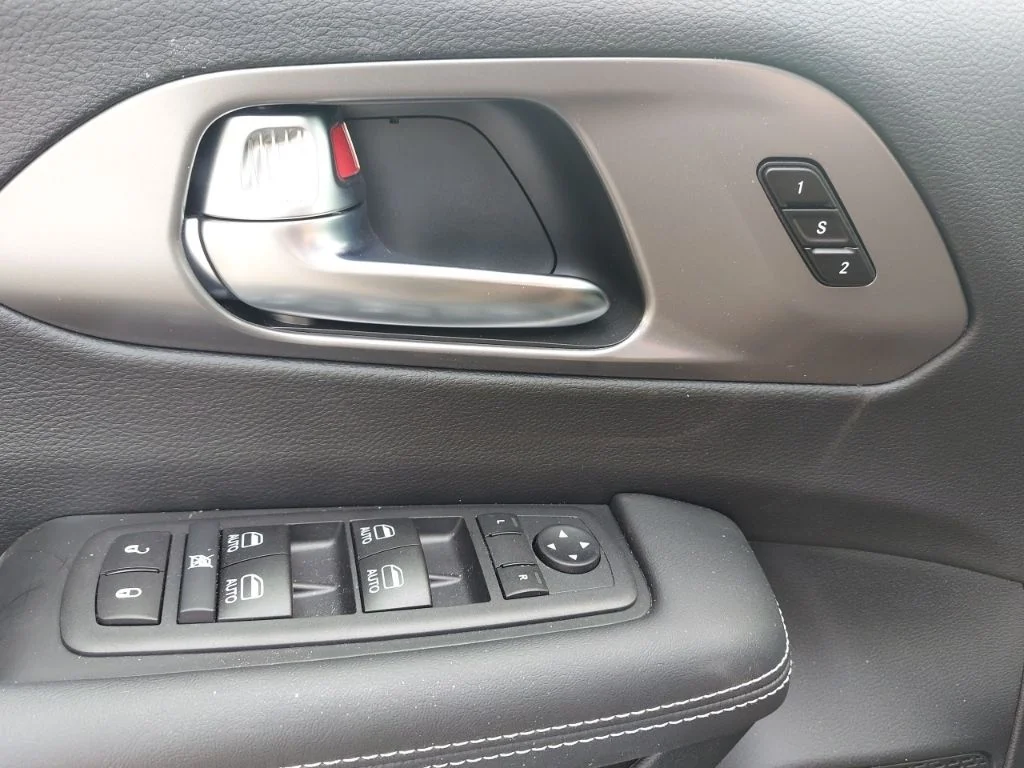 2026 Chrysler Pacifica Select - Photo 16