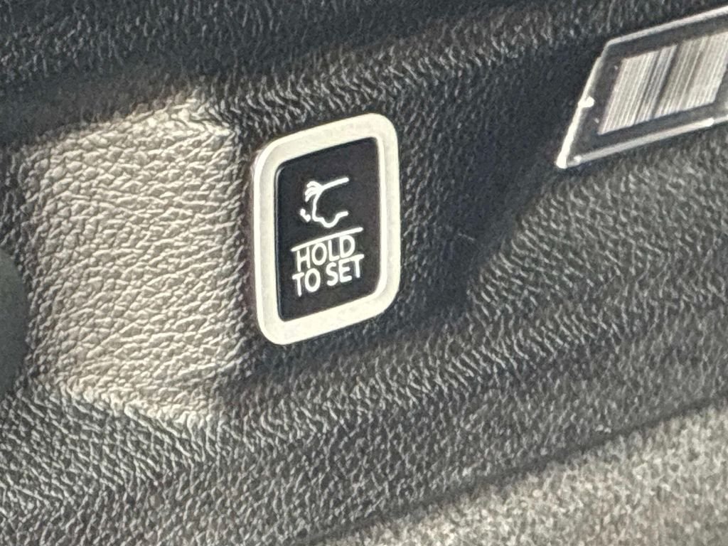 Used 2023 White Jeep Overland image 15