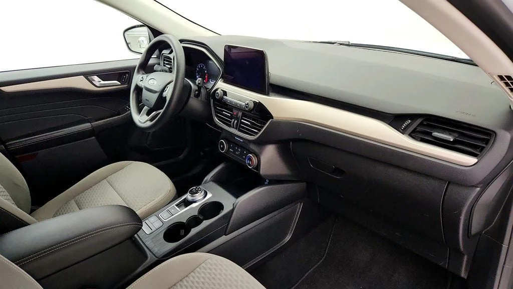 Used 2021 Oxford White Ford SE AWD image 24