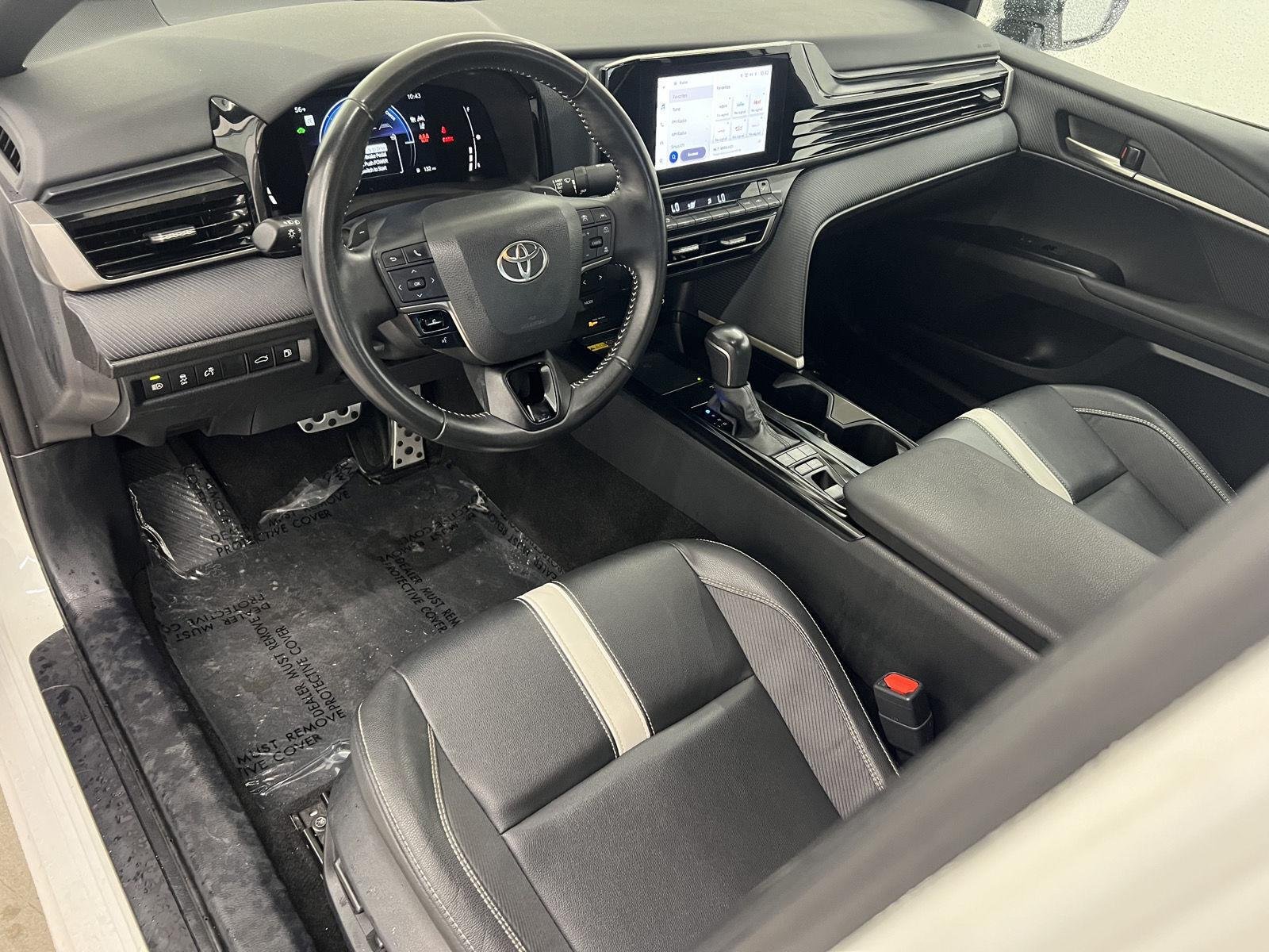 2025 Toyota Camry SE - Photo 13