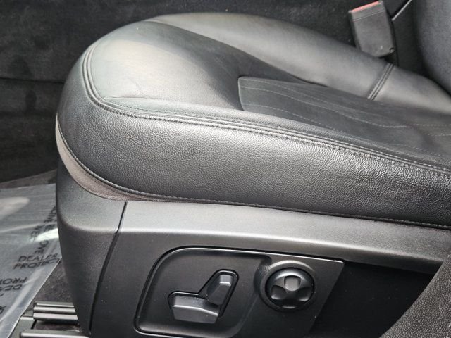 Used 2018  Maserati Base image 25