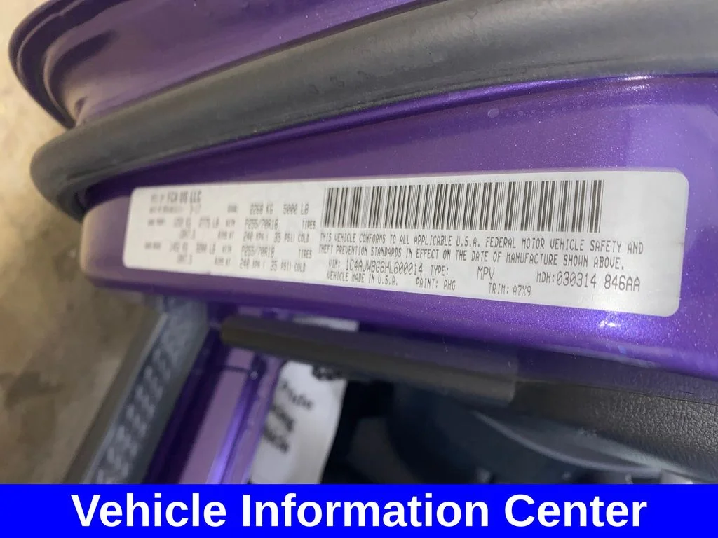 Used 2017 Purple Jeep Sahara image 21