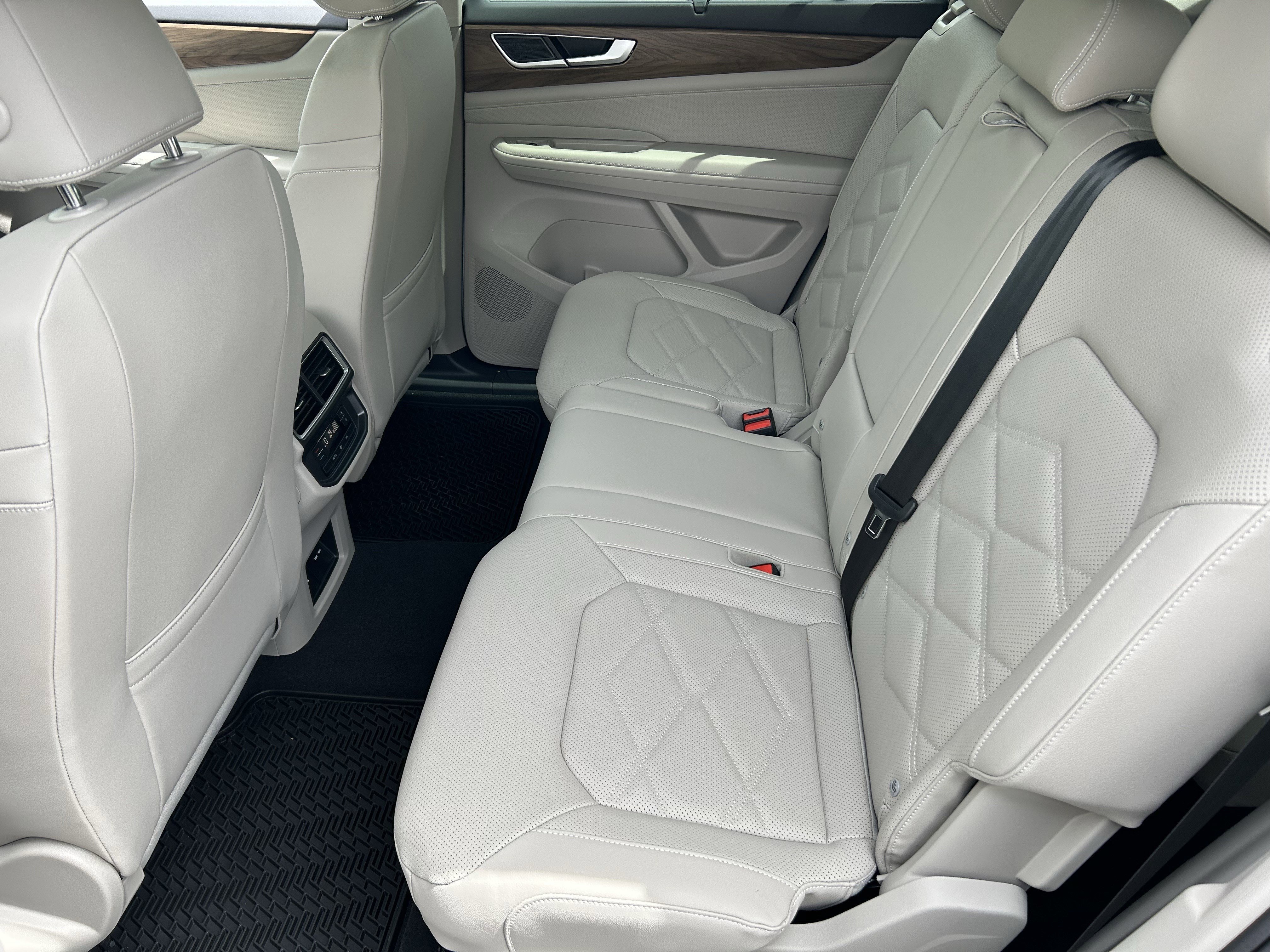 New 2026 Opal White Pearl Volkswagen 2.0T SE w/Technology image 13