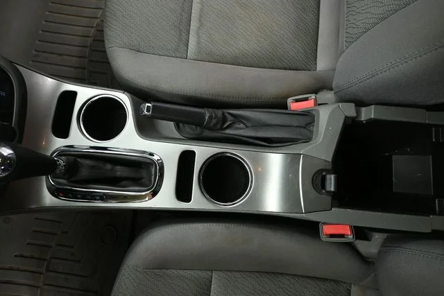 Used 2015 White Chevrolet LS image 27