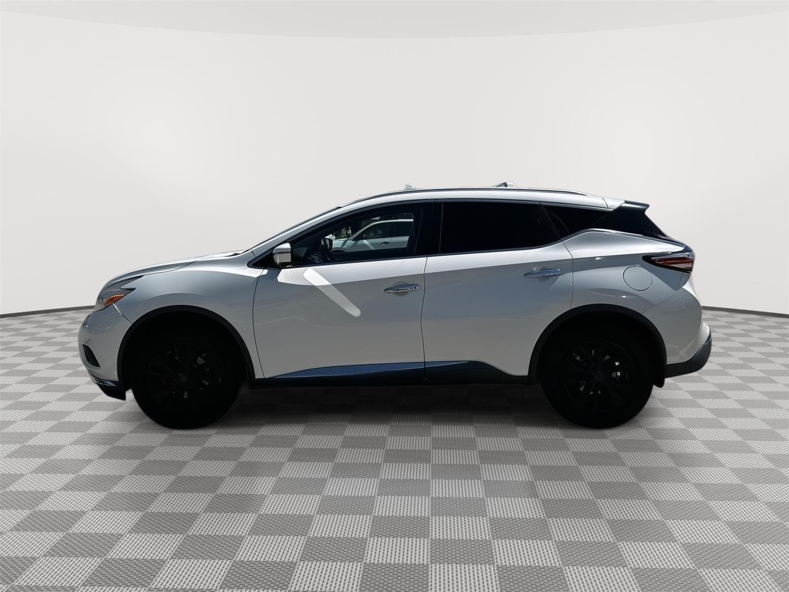 Used 2016 Pearl White Nissan SL image 3