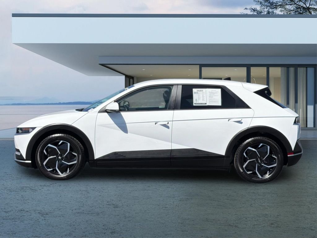 Used 2024 White Hyundai SEL image 7