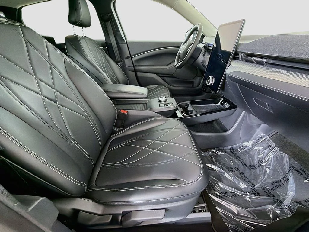 Used 2022 Ice Blue Ford Select image 23
