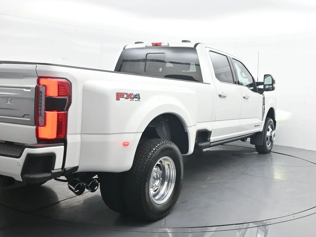 New 2026 Star White Metallic Tri-Coat Ford F-350® Platinum® image 7