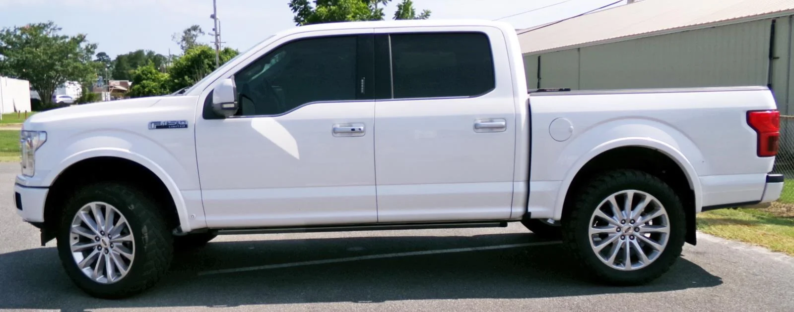 Used 2019 White Platinum Metallic Tri-Coat Ford Limited image 2