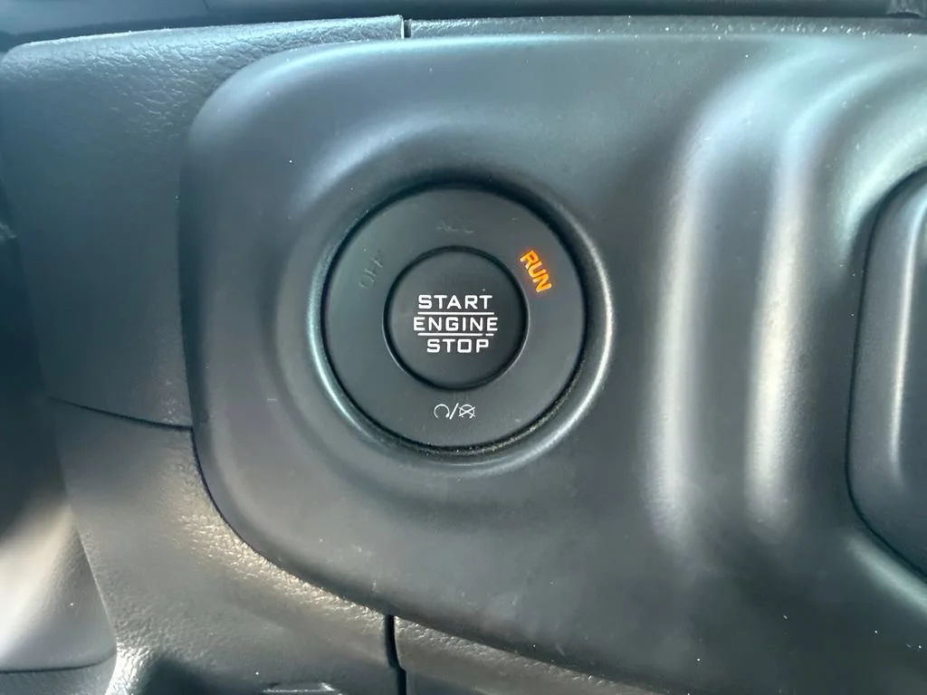 Used 2023  Jeep Mojave image 20