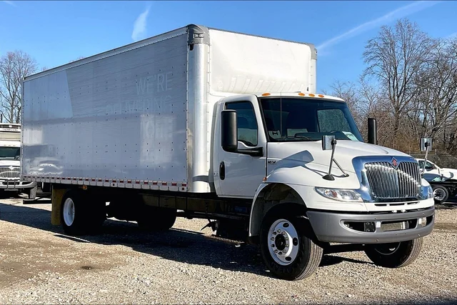 Pre-Owned 2021 International MV607 Medium Conventional 26 Foot