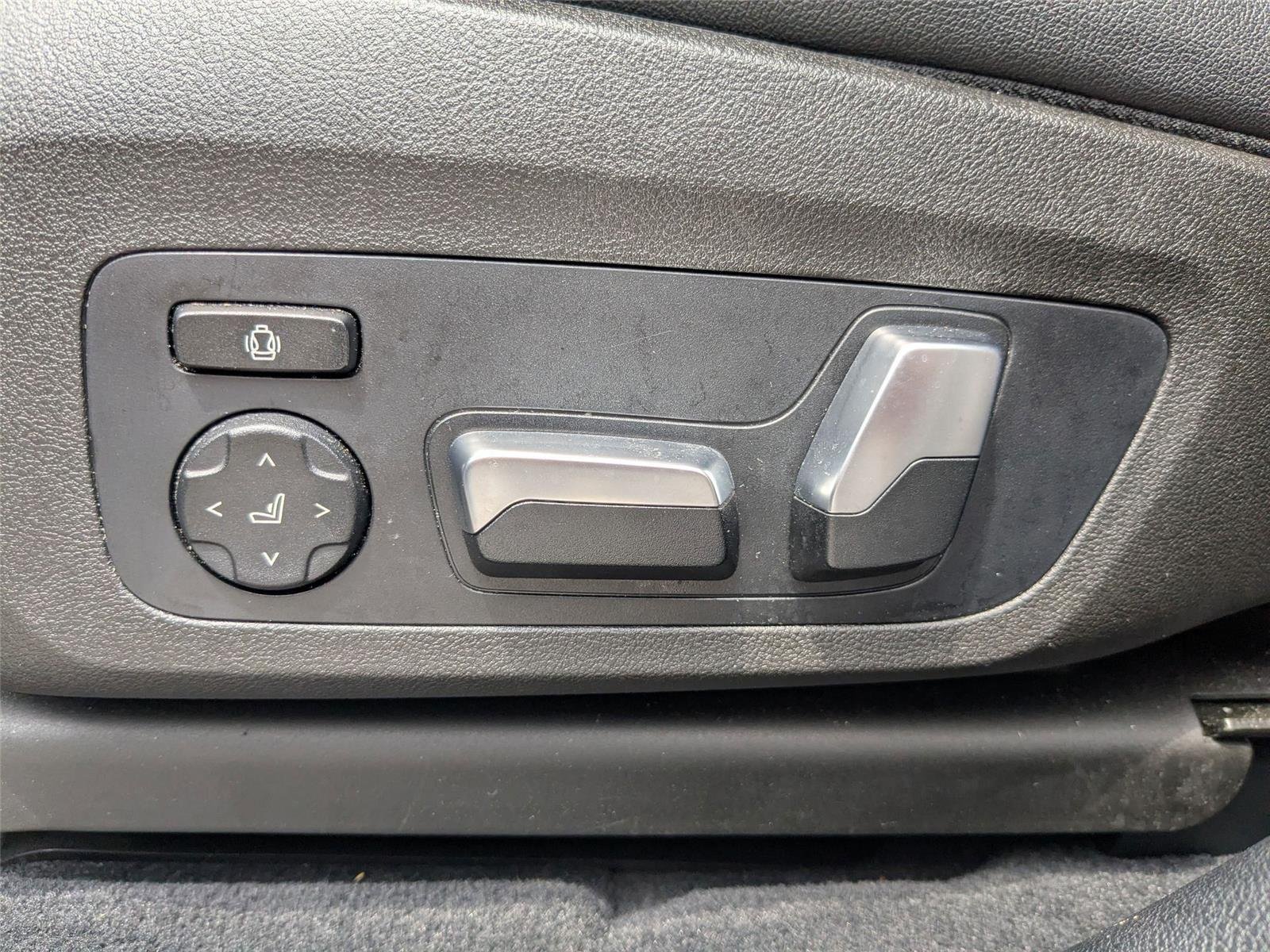 Used 2019 Mineral White Metallic BMW xDrive30i image 15